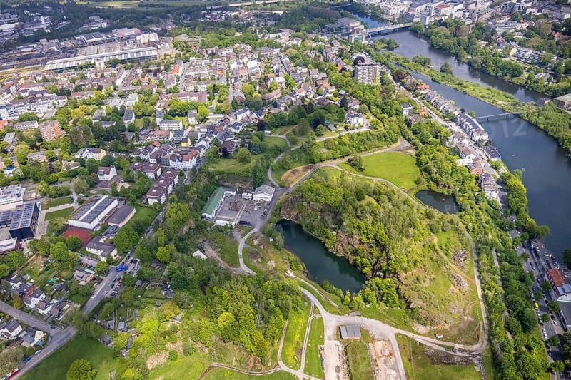 Aerial view, destroyed building, quarry and brickyard Rauen am Kassenberg, Broich - Ost, Mülheim an der Ruhr, Ruhr area, North Rhine-Westphalia, Germany, demolition building, DE, Europe, fossil trail, aerial view, aerial photography, aerial photography, park, pond, overview, bird's-eye view, overview