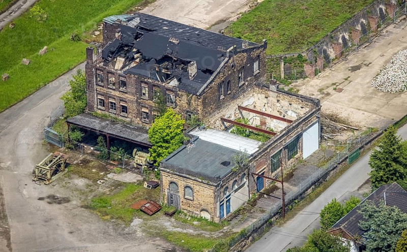Aerial view, destroyed building, Rauen quarry and brickworks at Kassenberg, Broich - Ost, Mülheim an der Ruhr, Ruhr area, North Rhine-Westphalia, Germany, demolition building, DE, Europe, fossil trail, aerial view, aerial photography, aerial photography, overview, bird's-eye view, overview, wasteland, ruin