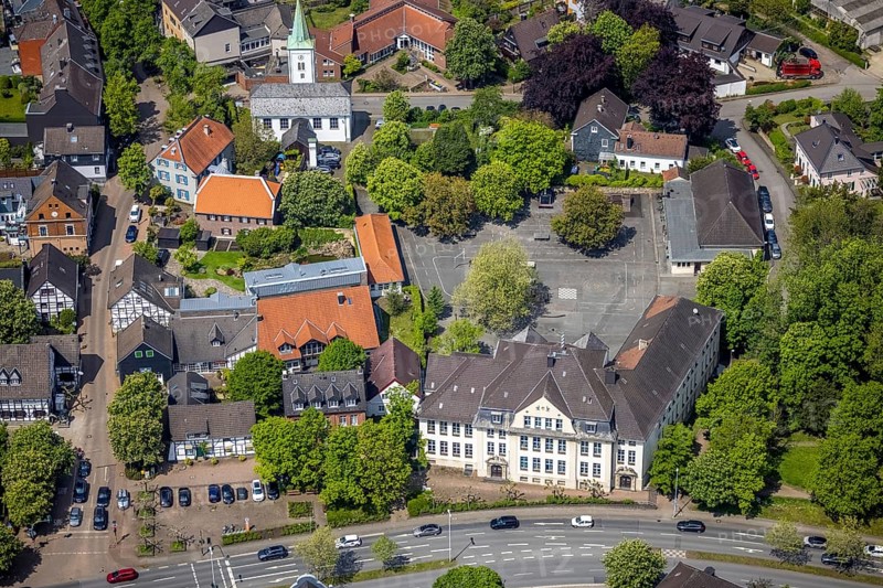 Aerial view, Städt. Grundschule am Klostermarkt und evang. Dorfkirche, Saarn, Mülheim an der Ruhr, Ruhr area, North Rhine-Westphalia, Germany, place of worship, education, educational institution, DE, Europe, religious community, place of worship, holy place, church, parish, denomination, educational institute, aerial view, aerial photography, aerial photography, religion, religious site, school, overview, bird's-eye view, overview