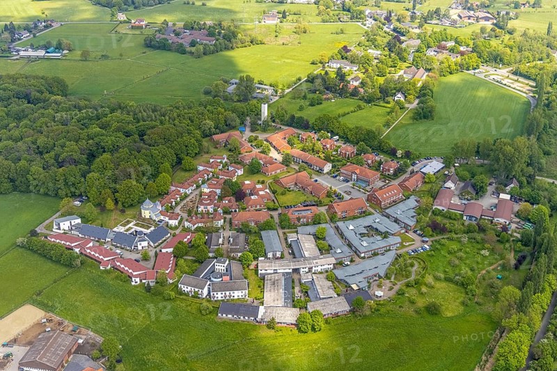 Aerial view, Das Dorf - Wohnen im Alter, Saarn - Süd, Mülheim an der Ruhr, Ruhr area, North Rhine-Westphalia, Germany, retirement home, retirement home, nursing home, care and nursing, DE, Europe, aerial view, aerial photography, aerial photography, care facility, Schäfershäuschen, retirement home, retirement residence, retirement home, senior citizens' centre, Theodor Fliedner Foundation, overview, bird's eye view, residential complex, housing and living, quality of living, housing estate, birds-eyes view, overview