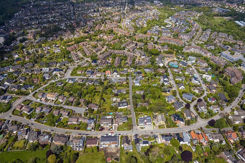 Aerial view, Saarner Kuppe Luxemburger Allee, Saarn, Mülheim an der Ruhr, Ruhr area, North Rhine-Westphalia, Germany, DE, Europe, property tax, real estate, aerial view, aerial photography, aerial photography, overview, bird's-eye view, housing estate, housing and living, residential area, residential buildings, housing quality, residential neighbourhood, housing estate, birds-eyes view, overview