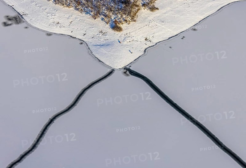 Aerial view, shapes and colours in the Möhnesee, Delecke, Möhnesee, Sauerland, North Rhine-Westphalia, Germany, DE, Europe, shapes and colours, aerial view, aerial photography, aerial photography, cracks in the ice, snow, overview, bird's eye view, winter at the Möhnesee, winter landscape, birds-eyes view, overview