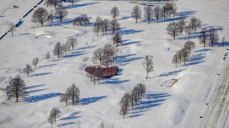 Aerial view, heart-shaped bushes in a winter landscape in the golf course of Raffelberg racecourse, Speldorf, Mülheim an der Ruhr, Ruhr area, North Rhine-Westphalia, Germany, DE, Europe, shapes and colours, heart shape, aerial view, aerial photography, aerial photography, snow, overview, bird's eye view, winter, birds-eyes view, overview