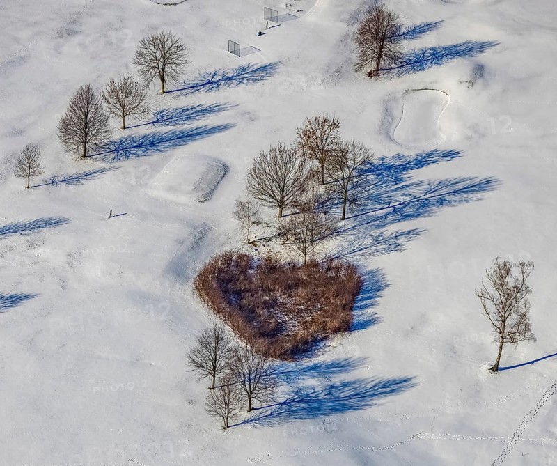 Aerial view, heart-shaped bushes in a winter landscape in the golf course of Raffelberg racecourse, Speldorf, Mülheim an der Ruhr, Ruhr area, North Rhine-Westphalia, Germany, DE, Europe, shapes and colours, heart shape, aerial view, aerial photography, aerial photography, snow, overview, bird's eye view, winter, birds-eyes view, overview