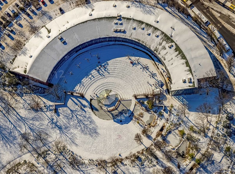 Aerial view, Ringlokschuppen, Park am Schloss Broich, Broich - Ost, Mülheim an der Ruhr, Ruhr area, North Rhine-Westphalia, Germany, DE, Darlington Park, Europe, main workshop, culture, art, aerial view, aerial photography, aerial photography, MüGa - Mülheims Garten an der Ruhr, park, snow, theatre, overview, events, venue, event location, bird's eye view, winter, old railway depot, birds-eyes view, cultural use, overview