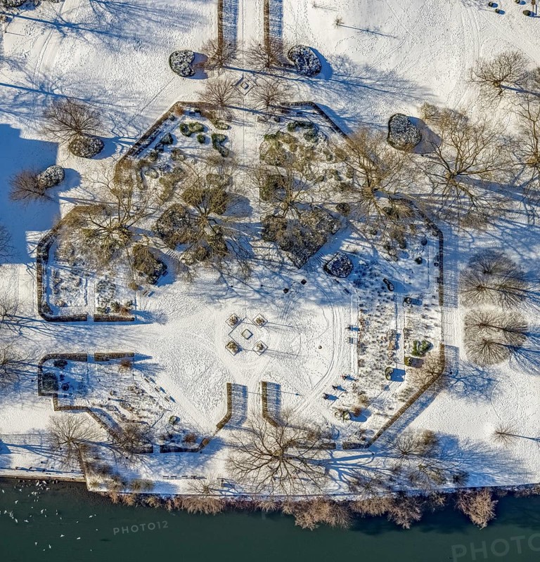 Aerial view, garden in the snow, MüGa - Mülheims Garten an der Ruhr, Broich - Ost, Mülheim an der Ruhr, Ruhr area, North Rhine-Westphalia, Germany, DE, Europe, garden, culture, art, aerial view, aerial photography, aerial photography, park, snow, town hall, overview, events, venue, event location, bird's-eye view, winter, birds-eyes view, cultural use, overview
