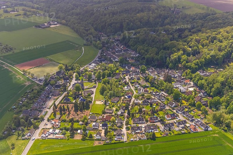 Aerial view, aerial view Mintard, Saarn, Mülheim an der Ruhr, Ruhr area, North Rhine-Westphalia, Germany, DE, Europe, Laurentius Church Mintard, aerial view, aerial photography, aerial photography, townscape, city area, overview, bird's-eye view, birds-eyes view, overview