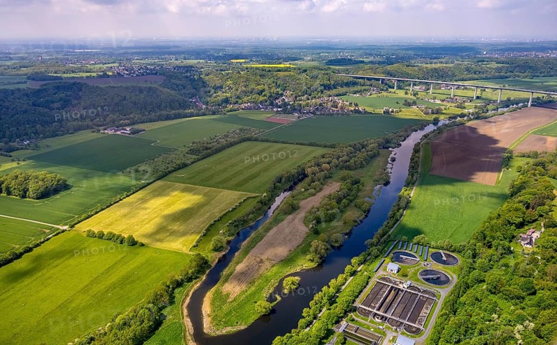 Aerial view, Untere Kettwiger Ruhraue, river Ruhr, Mintarder Ruhrtalbrücke, Saarn, Mülheim an der Ruhr, Ruhr area, North Rhine-Westphalia, Germany, motorway A52, motorway bridge, building plots, bridge, DE, Europe, aerial view, aerial photography, aerial photography, overview, bird's-eye view, overview