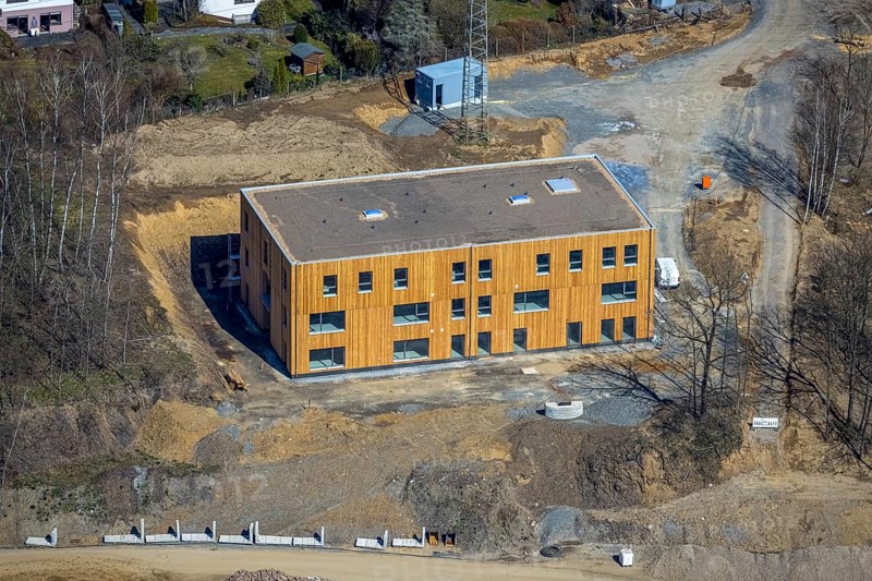 Aerial view, construction area residential development Waldstraße, new development area Ziegelei II, building in timber construction, Meschede town, Meschede, Sauerland, North Rhine-Westphalia, Germany, construction work, construction vehicles, construction area, construction site, building plots, construction project, construction site, bridge, DE, development, Europe, site of the former concrete plant, property tax, real estate, capacity requirements, aerial view, aerial photography, aerial photography, overview, bird's-eye view, housing estate, housing and living, residential area, residential buildings, residential quality, residential neighbourhood, housing estate, birds-eyes view, overview