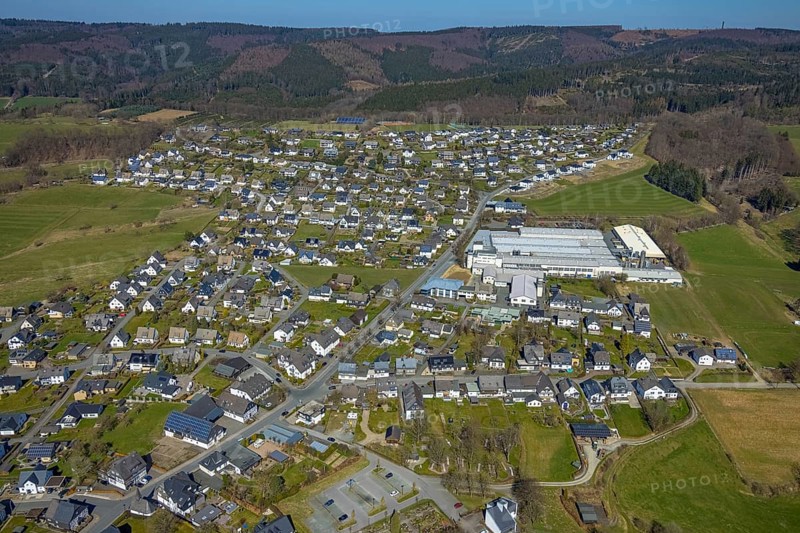 Aerial view, aerial view Eversberg, Meschede, Sauerland, North Rhine-Westphalia, Germany, DE, Europe, commercial enterprises, commercial area, commercial location, commercial use, industrial location, aerial photograph, aerial photography, aerial photography, Müller GmbH Kunststoffprofile, overview, bird's-eye view, birds-eyes view, overview