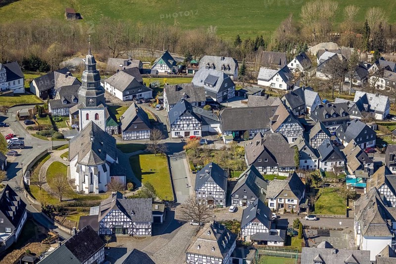 Aerial view, St.-Johannes-Evangelist-Church and half-timbered houses, Eversberg, Meschede, Sauerland, North Rhine-Westphalia, Germany, DE, Europe, half-timbered houses, property tax, real estate, aerial view, aerial photography, aerial photography, overview, bird's-eye view, housing estate, living and life, residential area, residential houses, quality of life, residential neighbourhood, housing estate, birds-eyes view, overview