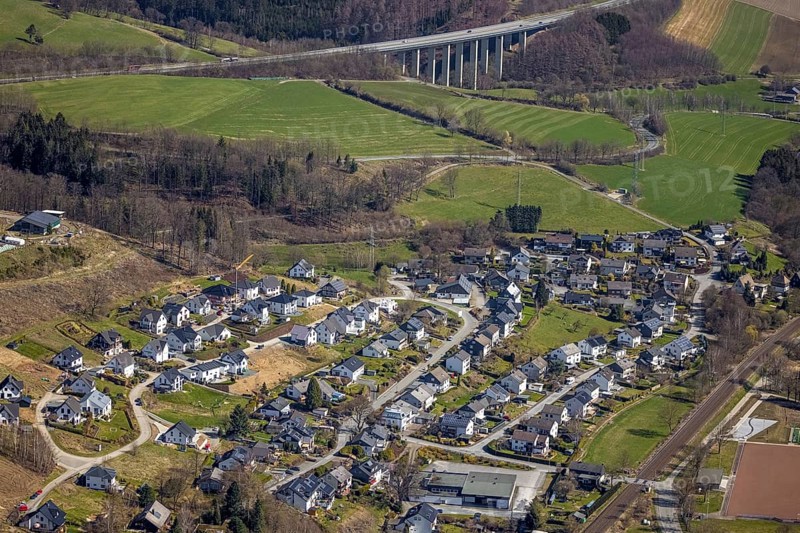 Aerial view, construction site, residential area Vor dem Holzborn, Wehrstapel, Meschede, Sauerland, North Rhine-Westphalia, Germany, motorway A46, construction work, construction area, construction site, building plots, construction crane, construction project, construction site, bridge, DE, Europe, aerial view, aerial photography, aerial photography, viaduct, overview, bird's eye view, birds-eyes view, overview