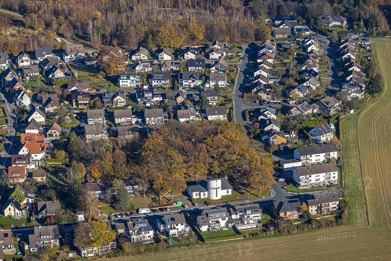 Aerial view, housing estate between Waldenburger Straße and Paschesiepen with chapel Heilig Geist in the district Berkenhofskamp in Menden, Sauerland, North Rhine-Westphalia, Germany, place of worship, DE, Europe, religious community, place of worship, holy place, church, parish, denomination, aerial view, aerial photography, aerial photography, Menden, religion, religious site, overview, bird's-eye view, overview