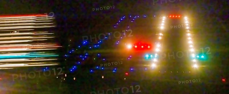 Aerial photo, Marl Loemühle airfield, night approach to the runway with PAPI, runway lighting, commercial airfield, Speckhorn, Recklinghausen, Ruhr area, North Rhine-Westphalia, Germany, DE, twilight photography, Europe, flight emission, aircraft noise, airfield, shapes and colours, light pollution, aerial photography, aerial photography, aerial photography, Marl, night, night photography, night flight, overview, bird's eye view, illuminated streets, birds-eyes view, nightflight, overview