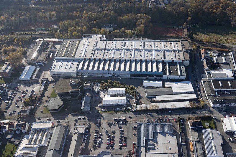 Aerial view, company premises HME Copper Deutschland GmbH in Menden, Sauerland, North Rhine-Westphalia, Germany, Carl-Benz-Straße, DE, Europe, commercial enterprises, commercial area, commercial site, commercial use, industrial area, industrial site, aerial photograph, aerial photography, aerial photography, Menden, overview, bird's-eye view, birds-eyes view, overview