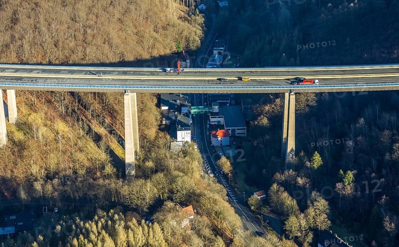 Aerial photograph, construction work with emergency reinforcement on the dilapidated and closed Rahmede viaduct of the A45 Sauerlandlinie motorway over Altenaer Straße in the Gevelndorf district of Lüdenscheid, Sauerland, North Rhine-Westphalia, Germany, A45, construction work, construction measure, construction site, DE, Europe, aerial photograph, aerial photography, aerial photography, Lüdenscheid, emergency reinforcement, through road, Rahmede valley bridge, Sauerland line, closure of the Rahmede valley bridge, traffic jam, traffic jams, overview, traffic chaos, traffic infrastructure, traffic jam, bird's eye view, forest area, birds-eyes view, lack of load-bearing capacity, dilapidated bridge, dilapidated bridges, overview