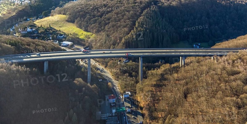 Aerial photograph, construction work with emergency reinforcement on the dilapidated and closed Rahmede viaduct of the A45 Sauerlandlinie motorway over Altenaer Straße in the Gevelndorf district of Lüdenscheid, Sauerland, North Rhine-Westphalia, Germany, A45, construction work, construction measure, construction site, DE, Europe, aerial photograph, aerial photography, aerial photography, Lüdenscheid, emergency reinforcement, through road, Rahmede valley bridge, Sauerland line, closure of the Rahmede valley bridge, traffic jam, traffic jams, overview, traffic chaos, traffic infrastructure, traffic jam, bird's eye view, forest area, birds-eyes view, lack of load-bearing capacity, dilapidated bridge, dilapidated bridges, overview