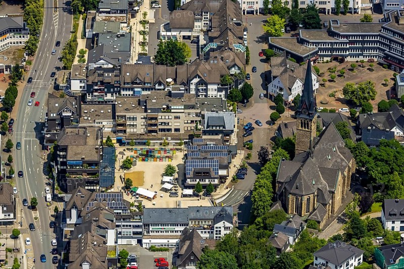 Aerial view, city centre with market place, Catholic parish church St. Agatha, Altenhundem, Lennestadt, Sauerland, North Rhine-Westphalia, Germany, place of worship, DEU, Europe, religious community, place of worship, holy place, church, parish, denomination, aerial view, aerial photography, aerial photography, market, market place, religion, religious site, overview, bird's-eye view, overview