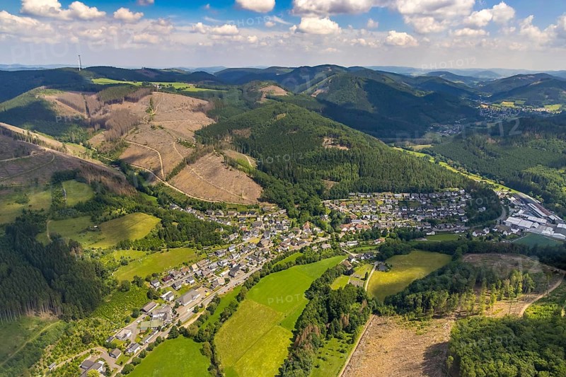 Aerial view, forest area with forest damage, local view Kickenbach and Langenei, Altenhundem, Lennestadt, Sauerland, North Rhine-Westphalia, Germany, tree dieback, bark beetle damage, bark beetle plague, DEU, Europe, spruce dieback, property tax, real estate, clear cutting, aerial view, aerial photography, aerial photography, overview, bird's eye view, forest, forest damage, forest dieback, living and life, residential area, residential buildings, quality of life, birds-eyes view, overview