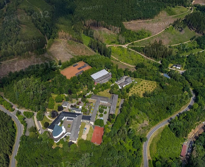 Aerial view, Jugendhof Pallotti and Private Gymnasium Maria Königin, Altenhundem, Lennestadt, Sauerland, North Rhine-Westphalia, Germany, education, educational institution, DEU, Europe, Gymnasium, Jugendhof, educational institute, aerial view, aerial photography, aerial photography, school, overview, bird's eye view, birds-eyes view, overview