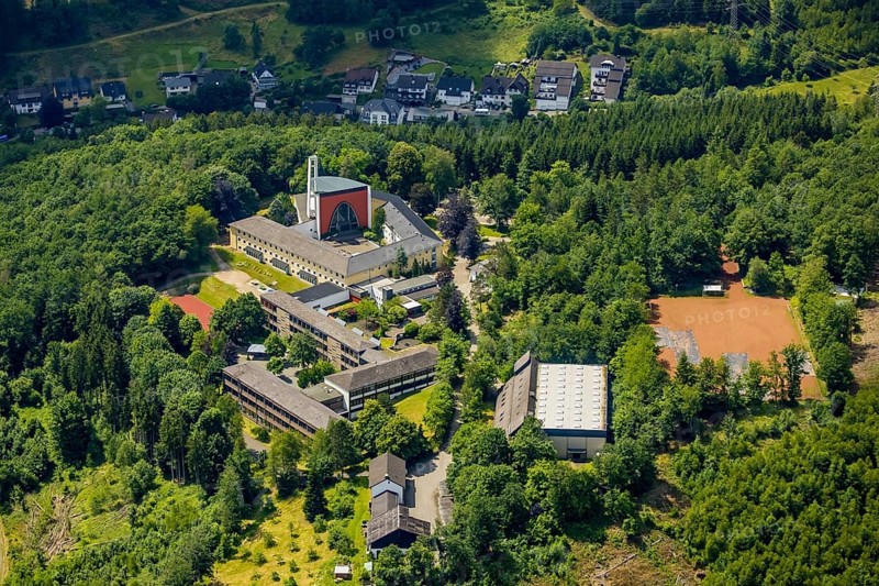 Aerial view, Jugendhof Pallotti and Private Gymnasium Maria Königin, Altenhundem, Lennestadt, Sauerland, North Rhine-Westphalia, Germany, education, educational institution, DEU, Europe, Gymnasium, Jugendhof, educational institute, aerial view, aerial photography, aerial photography, school, overview, bird's eye view, birds-eyes view, overview