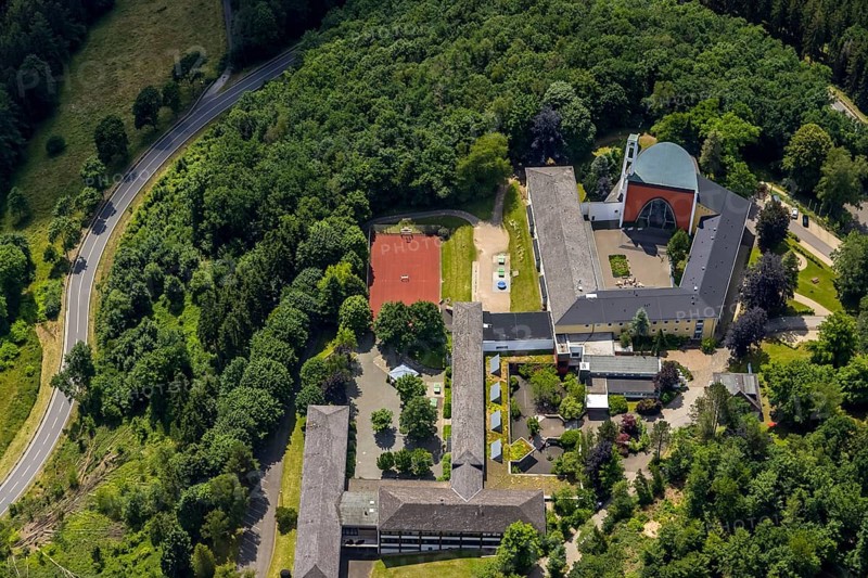 Aerial view, Jugendhof Pallotti and Private Gymnasium Maria Königin, Altenhundem, Lennestadt, Sauerland, North Rhine-Westphalia, Germany, education, educational institution, DEU, Europe, Gymnasium, Jugendhof, educational institute, aerial view, aerial photography, aerial photography, school, overview, bird's eye view, birds-eyes view, overview