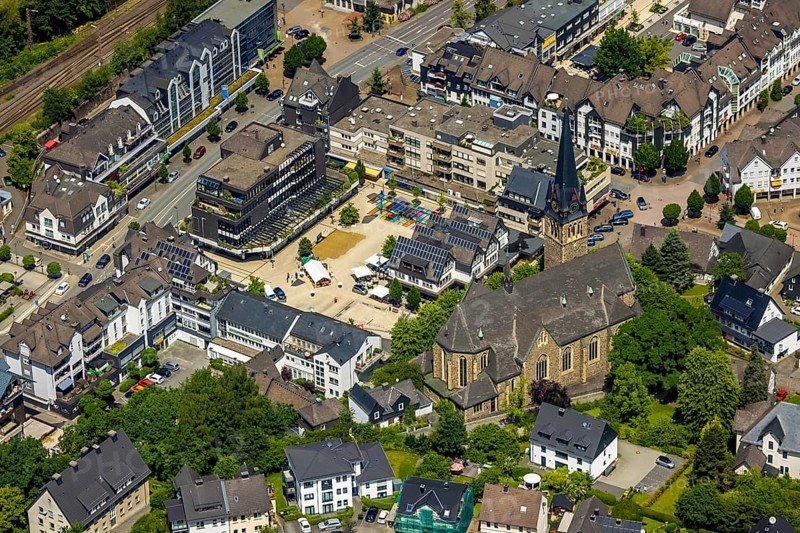 Aerial view, city centre with market place, Catholic parish church St. Agatha, Altenhundem, Lennestadt, Sauerland, North Rhine-Westphalia, Germany, place of worship, DEU, Europe, religious community, place of worship, holy place, church, parish, denomination, aerial view, aerial photography, aerial photography, market, market place, religion, religious site, overview, bird's-eye view, overview