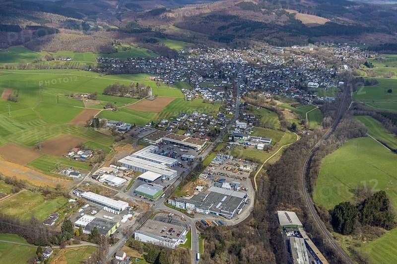 Aerial view, commercial area Heidfeld an der Hagener Straße, Krombach, Kreuztal, Sauerland, North Rhine-Westphalia, Germany, DE, Europe, commercial enterprises, commercial area, commercial area, commercial location, commercial use, industrial area, industrial location, district Siegen-Wittgenstein, aerial view, aerial photography, aerial photography, overview, bird's-eye view, overview