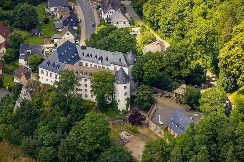 Aerial photo, Bilstein Castle, DJH Youth Hostel, Bilstein, Lennestadt, Sauerland, North Rhine-Westphalia, Germany, castle, DEU, DJH, Europe, hilltop castle, youth hostel, aerial photograph, aerial photography, aerial photography, castle, tower, overview, bird's-eye view, overview