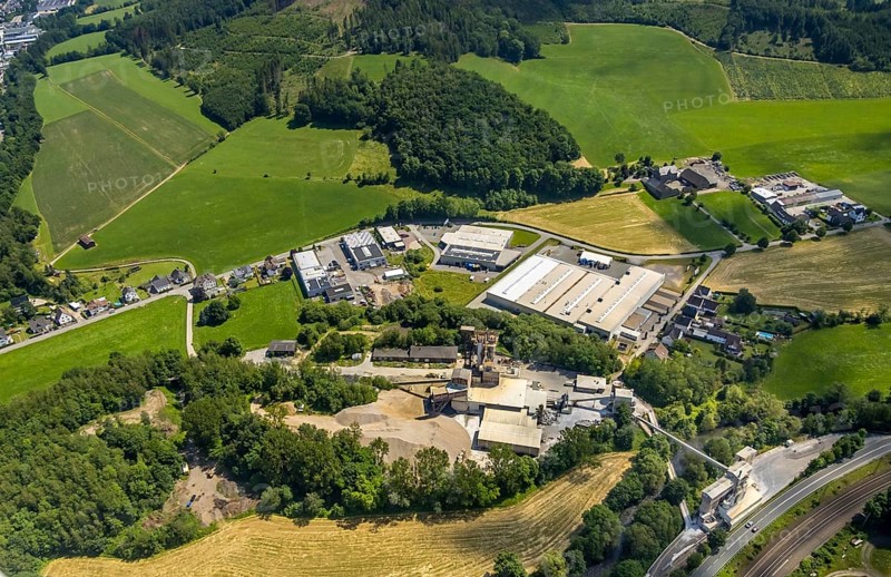 Aerial view, industrial estate Thetener Straße, kiln plant Rheinkalk Lhoist Grevenbrück quarry, Grevenbrück, Lennestadt, Sauerland, North Rhine-Westphalia, Germany, DEU, Europe, aerial view, aerial photography, aerial photography, quarry, overview, bird's-eye view, birds-eyes view, overview
