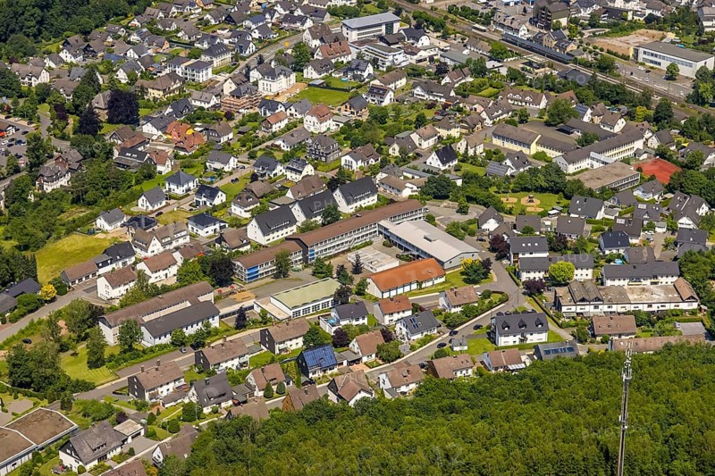 Aerial view, St. Nikolaus-Schule, Janusz-Korczak-Schule, AQUATIK Schwimmschule und Bäderverwaltung, Lessing-Schule, Grevenbrück, Lennestadt, Sauerland, North Rhine-Westphalia, Germany, Amtsgericht Lennestadt, railway station, education, educational institution, DEU, Europe, educational institute, aerial view, aerial photography, aerial photography, school, overview, bird's-eye view, bird's-eye view, overview