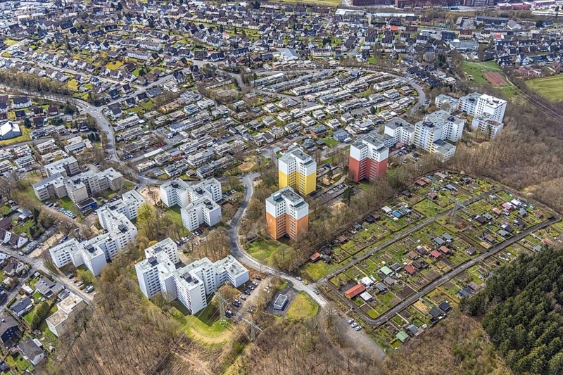 Aerial view, residential area with high-rise buildings on Eggersten Ring, Kreuztal, Sauerland, North Rhine-Westphalia, Germany, DE, Europe, property tax, high-rise housing estate, high-rise buildings, real estate, Siegen-Wittgenstein district, aerial view, aerial photography, aerial photography, apartment buildings, overview, bird's-eye view, residential area, residential buildings, residential quality, residential neighbourhood, housing estate, birds-eyes view, overview
