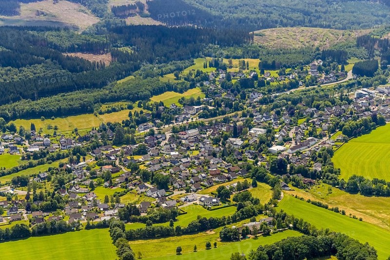Aerial view, forest area with forest damage, local view Welschen-Ennest, Kirchhundem, Sauerland, North Rhine-Westphalia, Germany, tree dieback, bark beetle damage, bark beetle plague, DEU, Europe, spruce dieback, clear-cutting, aerial view, aerial photography, aerial photography, overview, bird's eye view, forest, forest damage, forest dieback, meadows and fields, birds-eyes view, overview
