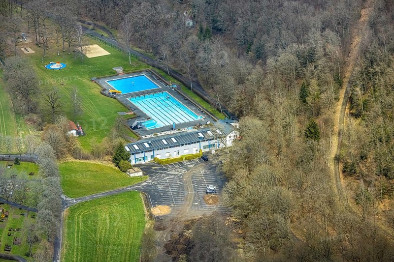 Aerial view, warm water outdoor swimming pool Buschhütten, Buschhütten, Kreuztal, Sauerland, North Rhine-Westphalia, Germany, bathing establishment, bathing resort, DE, Europe, outdoor swimming pool, leisure activities, Siegen-Wittgenstein district, aerial view, aerial photography, aerial photography, swimming pool, swimming pool, overview, bird's-eye view, overview