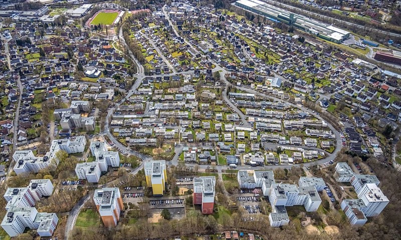 Aerial view, residential area with high-rise buildings on Eggersten Ring, Kreuztal, Sauerland, North Rhine-Westphalia, Germany, DE, Europe, property tax, high-rise housing estate, high-rise buildings, real estate, Siegen-Wittgenstein district, aerial view, aerial photography, aerial photography, apartment buildings, overview, bird's-eye view, residential area, residential buildings, residential quality, residential neighbourhood, housing estate, birds-eyes view, overview