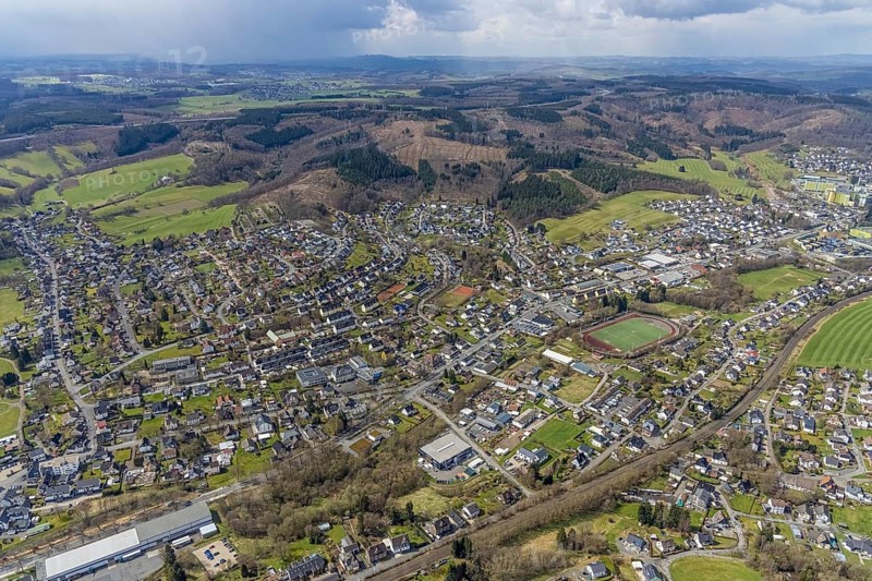 Aerial view, local view Eichen and Stendenbach, Eichen, Kreuztal, Sauerland, North Rhine-Westphalia, Germany, DE, Europe, property tax, real estate, Siegen-Wittgenstein district, aerial view, aerial photography, aerial photography, overview, bird's-eye view, residential complex, living and living, residential area, residential buildings, birds-eyes view, overview