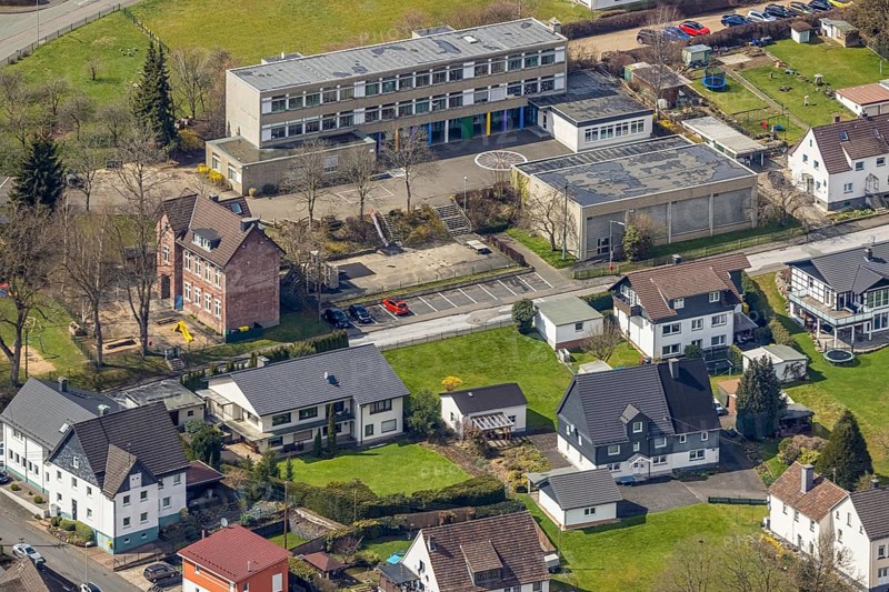 Aerial photo, Adolf-Wurmbach-Grundschule Eichen, Eichen, Kreuztal, Sauerland, North Rhine-Westphalia, Germany, education, educational institution, DE, Europe, primary school, Siegen-Wittgenstein district, educational institute, aerial photography, aerial photography, aerial photography, school, school street, overview, bird's eye view, birds-eyes view, overview