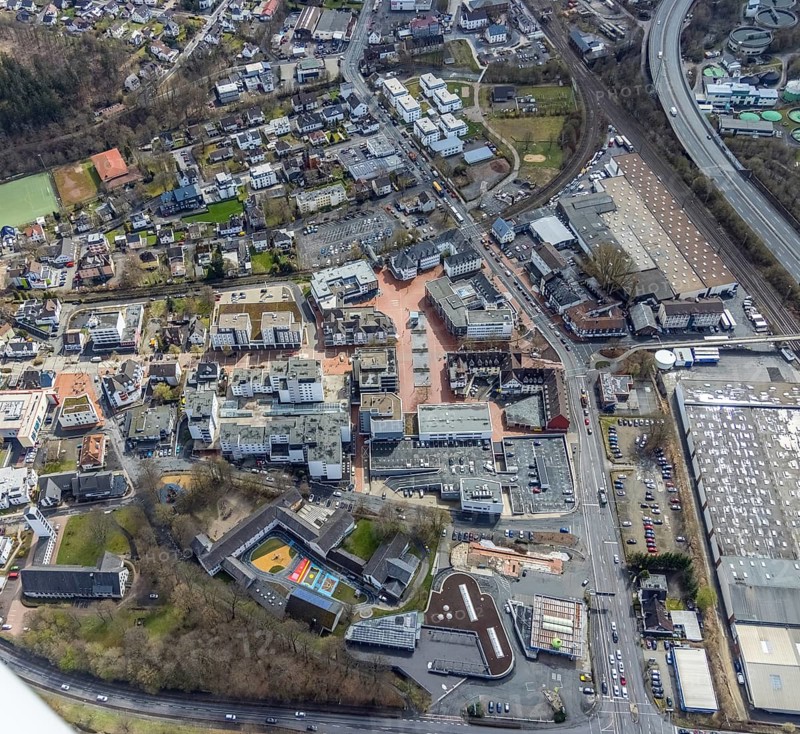 Aerial view, market place Kreuztal with town hall and shopping centre, primary school at Dreslers Park, Kreuztal, Sauerland, North Rhine-Westphalia, Germany, authority, education, educational institution, city, DE, shopping centre, Europe, primary school, city centre, district Siegen-Wittgenstein, educational institute, aerial view, aerial photography, market place, local supply centre, town hall, school, shopping centre, municipal library Kreuztal, city administration, city centre, overview, bird's eye view, bird's eye view, overview