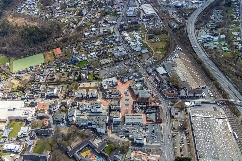 Aerial view, market place Kreuztal with town hall and shopping centre, primary school at Dreslers Park, Kreuztal, Sauerland, North Rhine-Westphalia, Germany, authority, education, educational institution, city, DE, shopping centre, Europe, primary school, city centre, district Siegen-Wittgenstein, educational institute, aerial view, aerial photography, market place, local supply centre, town hall, school, shopping centre, municipal library Kreuztal, city administration, city centre, overview, bird's eye view, bird's eye view, overview