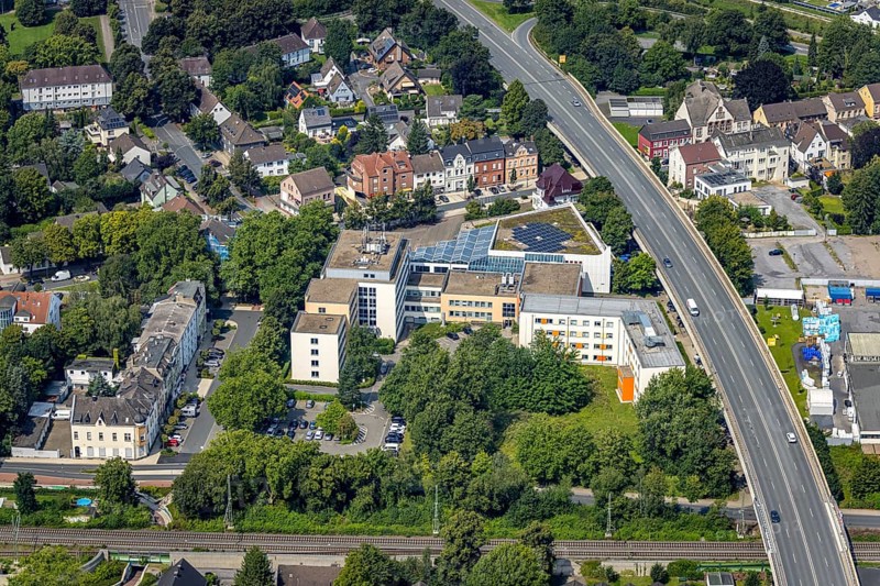Aerial view, town hall Kamen city administration at the Hochstraße in Kamen, Ruhr area, North Rhine-Westphalia, Germany, authority, federal road B233, DE, Europe, Kamen, aerial view, aerial photography, aerial photography, photovoltaic, photovoltaic system, town hall, town hall square, solar, solar system, solar roof, solar energy, city of Kamen, overview, bird's-eye view, birds-eyes view, overview