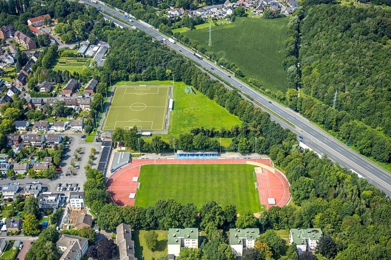 Aerial view, Jahnstadion des VFL Kamen im Stadtteil Kolonie Tannenberg, Kamen, Ruhr Area, North Rhine-Westphalia, Deutschland, DE, Europa, Fußballplatz, Fußballstadion, Fußballverein, Luftaufnahme, Luftbildfotografie, Luftfotografie, Sportanlagen, Sportplatz, Sportstätte, Stadion, Übersicht, Vogelperspektive, birds-eyes view, overview