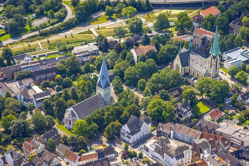 Aerial view, city centre with catholic parish church Zur Heiligen Familie and protestant church Pauluskirche in Kamen, Ruhr area, North Rhine-Westphalia, Germany, place of worship, city, DE, Europe, religious community, place of worship, holy place, city centre, Kamen, church, parish, denomination, aerial view, aerial photography, aerial photography, market place, local view, religion, religious place, townscape, city area, city centre, overview, bird's eye view, birds-eyes view, overview