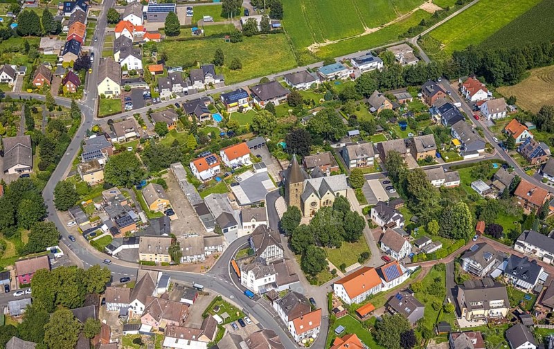 Aerial view, town centre with St. Margaret's Church and Lutherplatz in the Methler district, Kamen, Ruhr area, North Rhine-Westphalia, Germany, place of worship, DE, Europe, religious community, place of worship, holy place, church, parish, denomination, aerial view, aerial photography, aerial photography, religion, religious site, overview, bird's-eye view, bird's-eye view, overview