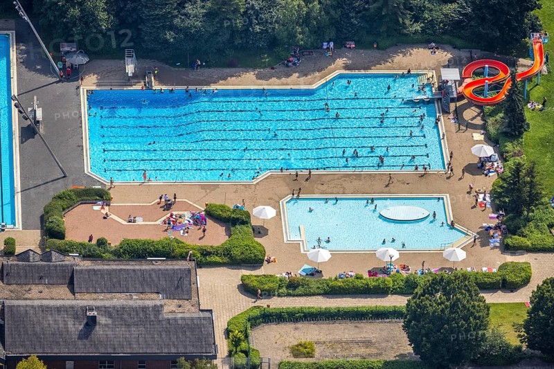 Aerial view, GSW Freibad Kamen-Mitte, Kamen, Ruhr area, North Rhine-Westphalia, Germany, bathing establishment, bathing resort, DE, Europe, shapes and colours, outdoor pool, leisure activities, aerial view, aerial photography, aerial photography, swimming pool, swimming pleasure, overview, bird's eye view, water slide, water fun, birds-eyes view, overview
