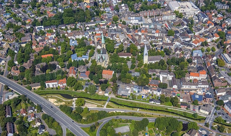 Aerial view, city centre with Sesekepark between Maibrücke and Hochstraße with river Seseke and catholic parish church Zur Heiligen Familie and evang. Pauluskirche in Kamen, Ruhr area, North Rhine-Westphalia, Germany, place of worship, federal road B233, City, DE, Europe, religious community, place of worship, holy place, city centre, Kamen, church, parish, denomination, aerial view, aerial photography, aerial photography, market place, town view, park, religion, religious site, townscape, urban area, city centre, overview, bird's-eye view, overview