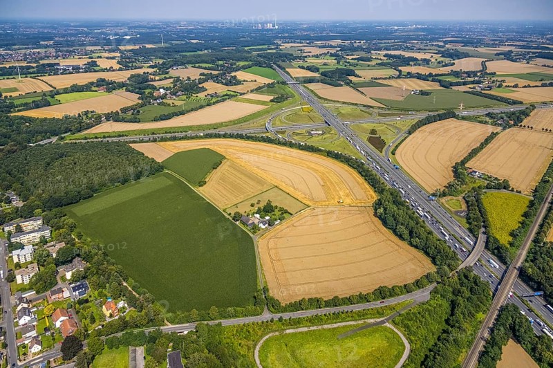 Aerial view, Kamen junction with A1 motorway and A2 motorway, Kamen, Ruhr area, North Rhine-Westphalia, Germany, motorway, Kamen junction, DE, Europe, shapes and colours, aerial view, aerial photography, aerial photography, road traffic, overview, traffic volume, bird's eye view, birds-eyes view, overview