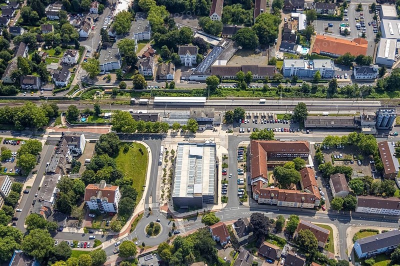 Aerial view, Kamen railway station with multi-storey car park and building of the Unna district police authority, Kamen police station, Kamen, Ruhr area, North Rhine-Westphalia, Germany, eye of the law, railway station, station forecourt, DE, Deutsche Bahn AG, Europe, railway tracks, main railway station, main station, aerial view, aerial photography, aerial photography, law enforcement officer, multi-storey car park, police, police station, police station, state authority, state power, overview, bird's-eye view, bird's-eye view, overview