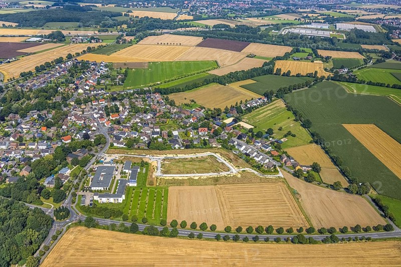 Aerial view, Peter and Paul retirement centre and construction site of a climate protection settlement in the new development area south of Methler village on Kiebitzweg in the Methler district, Kamen, Ruhr area, North Rhine-Westphalia, Germany, retirement home, old people's home, construction work, construction area, construction site, building plots, construction, construction project, construction site, care and nursing, DE, Europe, aerial view, aerial photography, aerial photography, new construction, care facility, retirement home, retirement home, retirement home, retirement centre, overview, bird's eye view, housing estate, birds-eyes view, overview