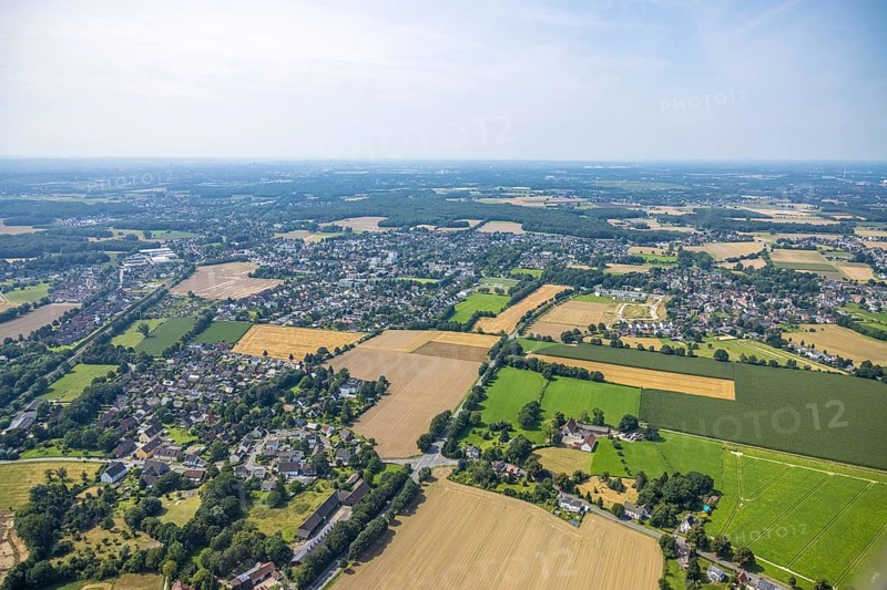 Aerial view, Peter and Paul retirement centre and construction site of a climate protection settlement in the new development area south of Methler village on Kiebitzweg in the Methler district, Kamen, Ruhr area, North Rhine-Westphalia, Germany, retirement home, old people's home, construction work, construction area, construction site, building plots, construction, construction project, construction site, care and nursing, DE, Europe, aerial view, aerial photography, aerial photography, new construction, care facility, retirement home, retirement home, retirement home, retirement centre, overview, bird's eye view, housing estate, birds-eyes view, overview