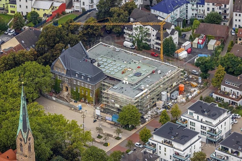 Aerial view, town hall Holzwickede with construction site and extension of the city administration in the district Freiberg in Holzwickede, Ruhr area, North Rhine-Westphalia, Germany, Am Markt, extension, construction work, construction area, building site, building plots, construction project, construction site, DE, extension, Europe, Holzwickede, aerial view, aerial photography, aerial photography, new building, overview, bird's eye view, bird's eye view, overview
